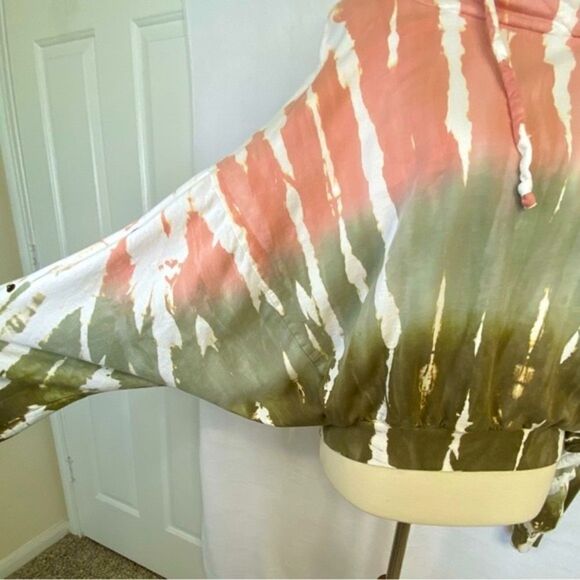 YOUNG FABULOUS AND BROKE RAISSA CROPPED TIE  DYE HOODIE - Picture 3 of 15